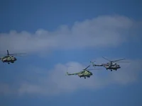 Три Ми-8 в полёте