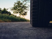 Колесо на закатной дороге