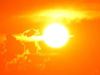 Солнце в оранжевых облаках