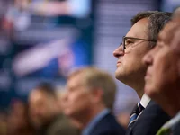 Политики на конференции