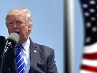 Трамп у микрофона