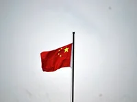 Развевающийся флаг Китая