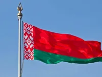 Белорусский флаг на ветру