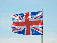 Развевающийся британский флаг