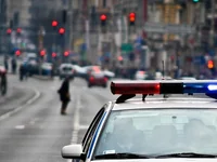 Полицейская машина с мигалкой