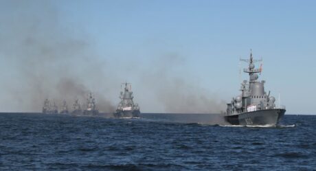 Newsweek: флот России прошел между японскими островами под наблюдением Токио