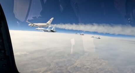 Летчики из «Русских витязей» раскрыли подробности сопровождения самолета Путина на Су-35С