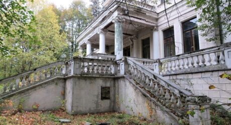 На территории заброшенной дачи Сталина в Подмосковье были обнаружены два мертвых тела