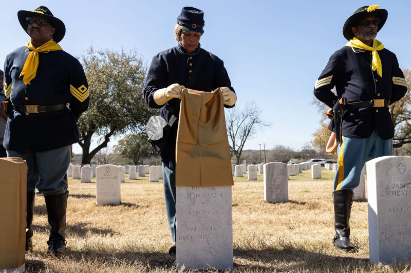 В Техасе торжественно провели ребрендинг 17 надгробий казненных чернокожих солдат