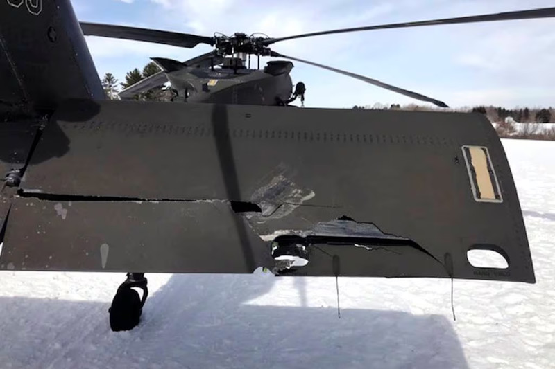 Американец врезался на снегоходе в армейский вертолет и потребовал 9,5 миллионов долларов