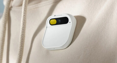 Появились первые обзоры революционного ИИ-заменителя смартфона AI Pin