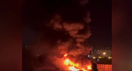Мощный пожар с вторичной детонацией произошел на крупном складе “Новой почты” в Одессе