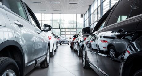 Китайские автомобили распродают со скидкой: дилеры бьются за покупателей